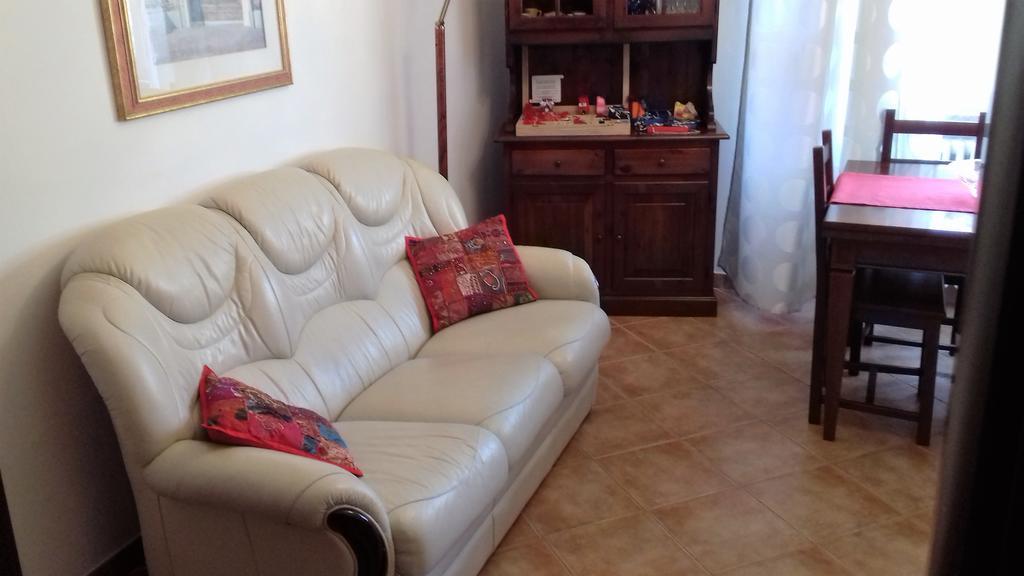 Appartamento Corallo อาโรนา ภายนอก รูปภาพ