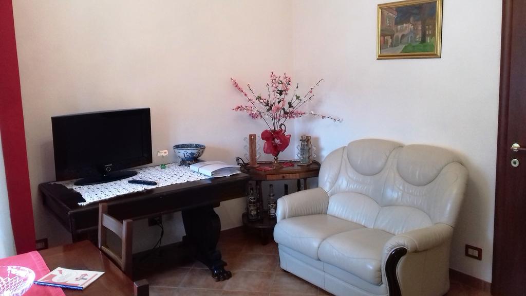 Appartamento Corallo อาโรนา ภายนอก รูปภาพ