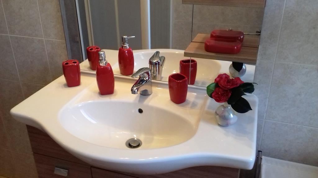 Appartamento Corallo อาโรนา ภายนอก รูปภาพ